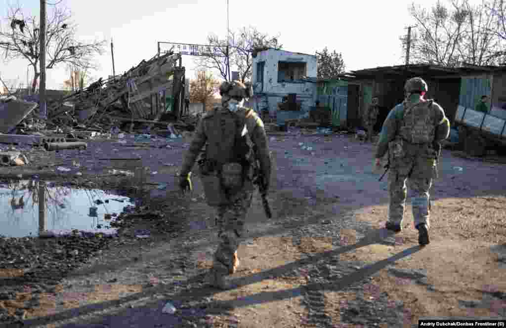 Ukrainian forces explore Snihurivka, which still had some remnants of Russian forces on November 10.&nbsp;