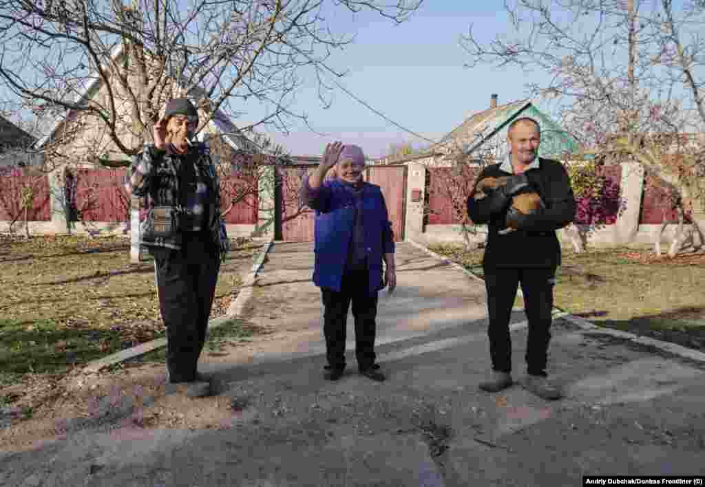 Locals wave as journalists enter the town along with Ukrainian troops.&nbsp; Dubchak told RFE/RL on the evening of November 10 that there was still some fighting taking place in the town, which before the February invasion had a population of around 12,000 people.&nbsp;