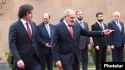 Georgian Prime Minister Irakli Kobakhidze (left) and Armenian leader Nikol Pashinian in Yerevan meet in Yerevan in March.