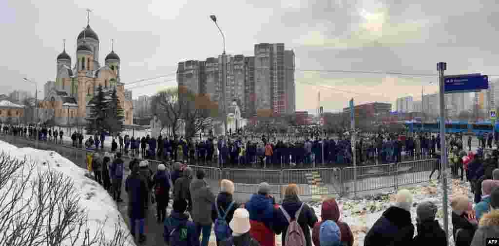 Thousands of mourners gathered outside the Church of the Icon of the Mother of God in Moscow on March 1 to bid farewell to anti-corruption crusader Aleksei Navalny, who died in an Arctic prison under mysterious circumstances.