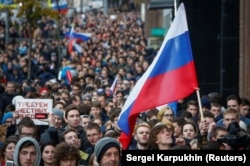 Supporters of Navalny attend a rally in Moscow in October 2017.