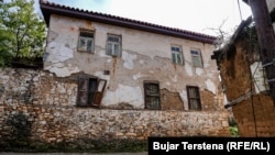 An abandoned house in Janjevo