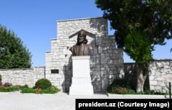 A bust of Azerbaijani poet Molla Panah Vagif after its unveiling in Shusha in August 2021.