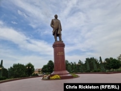 Samarkand's Karimov monument