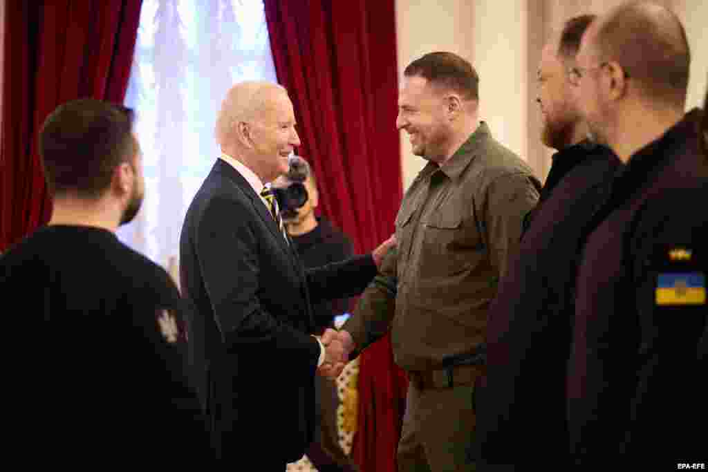 Biden shakes hand with Andriy Yermak, the head of Ukraine&#39;s presidential office.