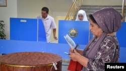 Uzbeks cast votes in local and parliamentary elections on October 27.