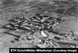 A walled village in Persia photographed from Mittelholzer’s plane