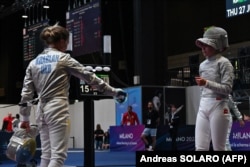 Kharlan (left) offered her saber when Russian Anna Smirnova approached her for a handshake.