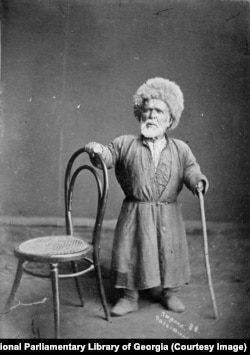 A photo captioned "Daghestan dwarf"