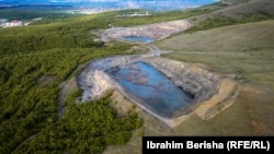 Open pits near the village of Sankoc