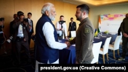 Among other things, Ukrainian President Volodymyr Zelenskiy (right) and Indian Prime Minister Narendra Modi (left) are expected to focus on expanding economic cooperation during the latter's visit to Kyiv.