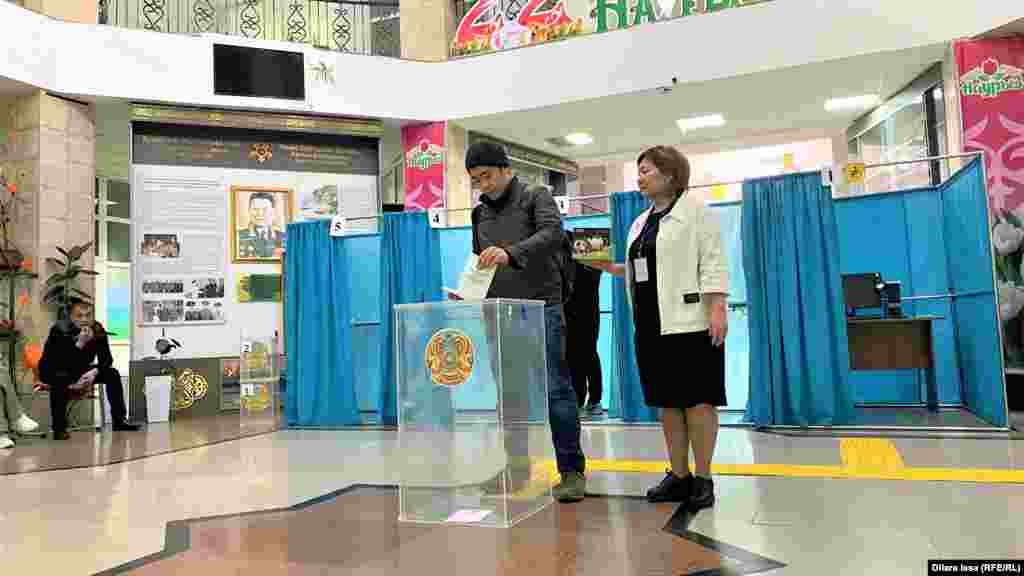 Kazakhstan – an early parliamentary and maslikhats election. Shymkent, polling station #233, March 19, 2023