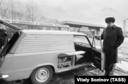 An electric Lada Vaz-2801 seen in January 1984. A prototype of the EV was first made in 1975 and a total of 47 vehicles were produced.