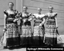 An undated photo shows women wearing traditional Matyo clothing.