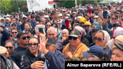 Qulsary residents protest to demand compensation in Kazakhstan's western region of Atyrau on May 16.