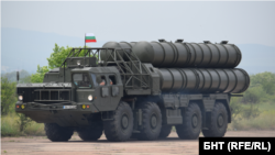 A Soviet-era S-300 -- an antiaircraft system which is still in service with the Bulgarian Army and which the United States reportedly asked Sofia to donate to Ukraine. (file photo) 