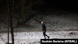 Pranvera Selimi, a recreational runner runs through the winter landscape of Germia Park in Pristina before sunrise. Photo by Ibrahim Berisha (RFE/RL)