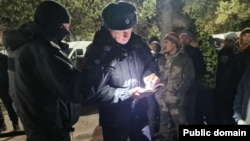 Police in Samara check the documents of migrants in October.