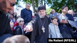 Government figures and senior Orthodox clerics attended Family Purity Day at Kashveti Cathedral in Tbilisi.