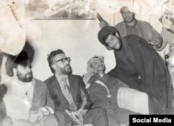 Mortazavi poses with Yasser Arafat. (undated)