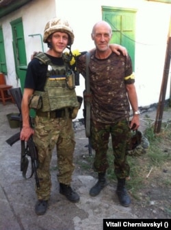 Vitaliy Chernyavskiy (left) with a comrade in 2014