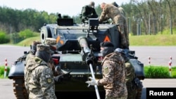 Ukrainian soldiers receive training at a German Army base in Klietz, eastern Germany, in May 2023.