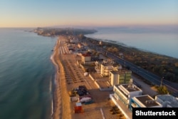 A view over Romania’s Mamaia coastline at sunrise