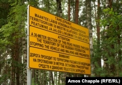 A road sign warning drivers of a 30-meter section of road that passes through Russian territory.