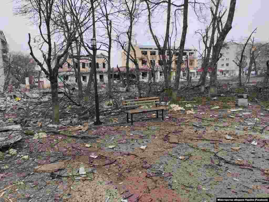 Damage from shelling by Russian troops on the city of Izyum in the Kharkiv region.