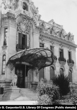 Palaces in Bucharest are elaborate. This is the old home of the beloved Carmen Sylva or first queen of Romania.