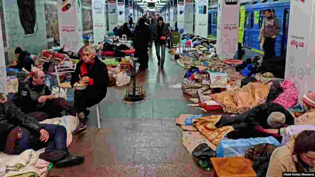 UKRAINE – People shelter from shelling in a metro station, as Russia&#39;s attack on Ukraine continues, in Kharkiv, Ukraine March 10, 2022