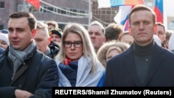 Aleksei Navalny (right) and Lyubov Sobol take part in a rally to mark the fifth anniversary of opposition politician Boris Nemtsov's assassination in Moscow on February 29.