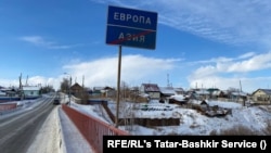 A road sign marking the border between Europe and Asia in the village of Kizilskoye, a 25-minute drive from the city of Sibay in Bashkortostan.