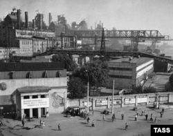 A view of the entrance to Azovstal in 1978