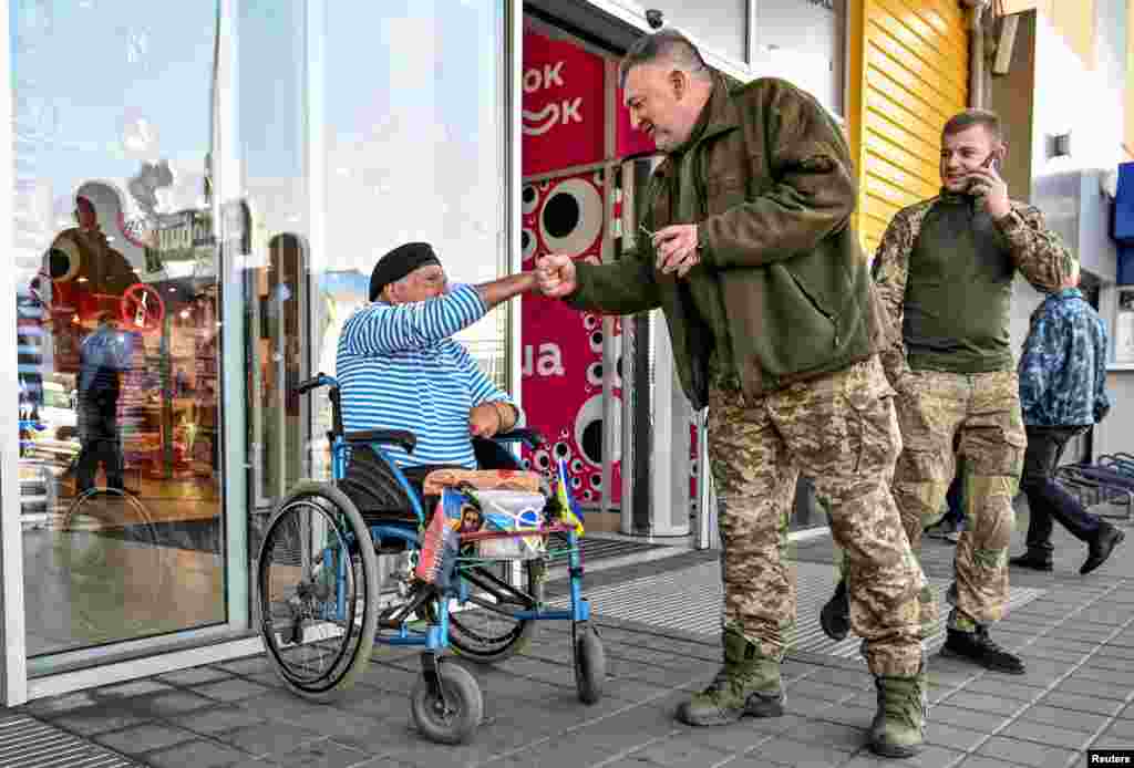 Hryhoriy Yanchenko, a Soviet Army veteran who fled to Zaporizhzhya from Russian-controlled Kherson, greets soldiers as he collects donations for the Ukrainian military.&nbsp;On September 30, Russian President Vladimir Putin signed documents to formally annex four Ukrainian regions partially occupied by Moscow -- Zaporizhzhya, Kherson, Donetsk, and Luhansk. The UN secretary-general called the move &quot;illegal&quot; and it has not been recognized around the world.