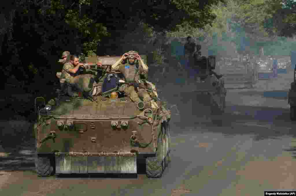 A convoy of Ukrainian armored vehicles on the outskirts of Maryinka in June 2015.&nbsp;&nbsp;