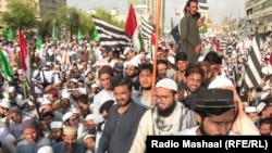 Supporters of the Pakistan Democratic Movement protest in the port city of Karachi against price hikes of petroleum, electricity, and daily commodities on October 23.