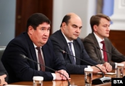 LUKoil Neftohim Burgas CEO Ilshat Sharafutdinov (left), a consultant of LUKoil Bulgaria, Alexander Velichkov (center), and the director of LUKoil Bulgaria, Andrei Matyukhov.