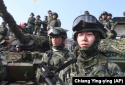 Taiwanese soldiers participate in military exercises as part of their country's efforts to show its determination to defend itself from Chinese threats. (file photo)