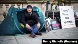 Richard Ratcliffe on a hunger strike outside the Foreign Office in London