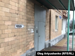 A stenciled sign points to a makeshift bomb shelter in Belgorod.