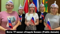 Teachers in a school in Russia's Voronezh region were tricked into wearing "protective" pro-Russia tinfoil hats.