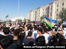 Demonstrators rally against changes to the constitution on July 1 in Nukus.