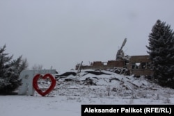 The ruins of the sports and cultural complex in the center of Hulyaypole.