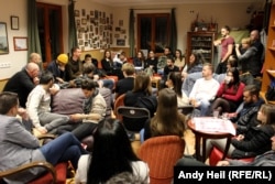 Whether on camera or in a less formal setting like the fan meeting in Komarom, Gulyas (sitting to the right of the Partizan editor in the yellow hat) seemingly talks at about twice the speed of anyone else in the room.