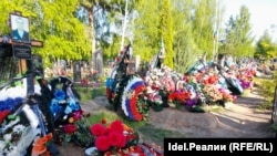 Graves of Russian soldiers killed in Ukraine (file photo)