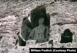 A smaller Buddha statue in the Bamiyan Valley