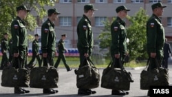 Members of Russia’s military reserves have begun receiving notices to appear for two-week training sessions starting later this month. (file photo)