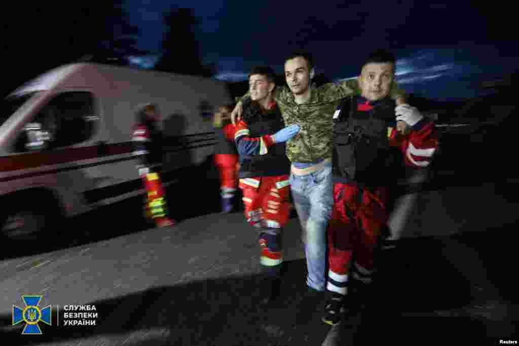 Paramedics help a Ukrainian prisoner of war whom Russia swapped at an exchange in the Chernihiv region.