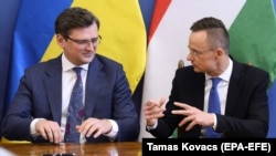 Ukrainian Foreign Minister Dmytro Kuleba and Hungarian Foreign Minister Peter Szijjarto hold a joint press conference after their meeting in Budapest in May.